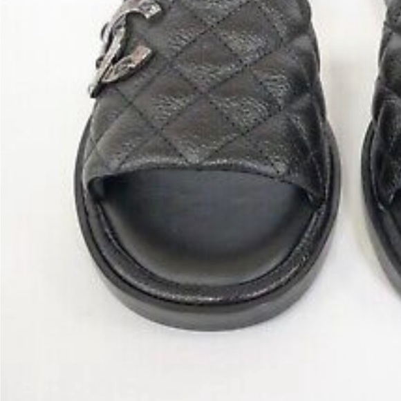Chanel 2022 black quilted slides - Picture 6 of 9